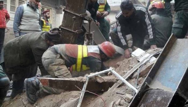 لاہور: زیر تعمیر پلازہ کا شیڈ گرنے سے 2 مزدور ہلاک