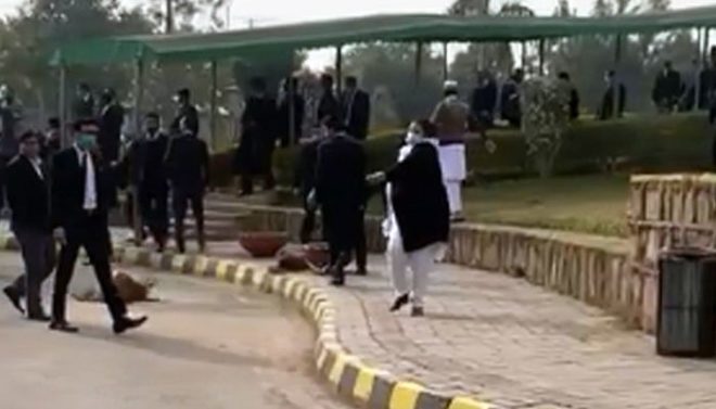 اسلام آباد میں چیمبرز گرانے کا معاملہ، وکلا ایک بار پھر بپھر گئے