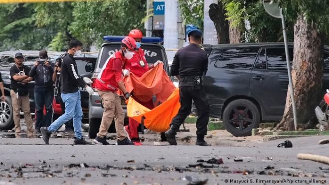 انڈونیشیا میں چرچ پر مشتبہ خود کش حملہ، دونوں حملہ آور ہلاک