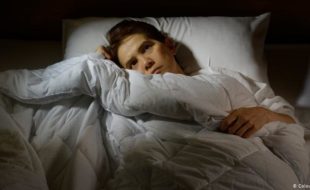 دیر سے سونے کی عادت سے ماہرین نے متنبہ کر دیا، وجہ کیا ہے؟