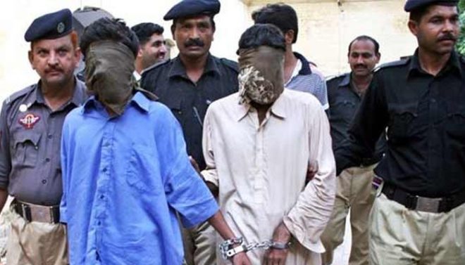 کراچی: گلستان جوہر میں مبینہ پولیس مقابلہ، 2 ڈاکو زخمی حالت میں گرفتار