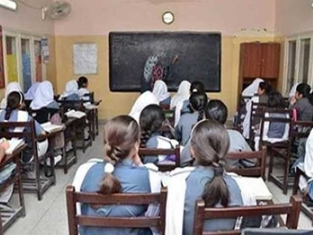 وفاقی اعلان کے باوجود سندھ حکومت کا امتحانات کے مقررہ وقت پر انعقاد کا فیصلہ