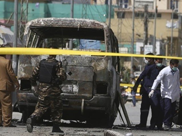 افغانستان میں یونیورسٹی بس دھماکے میں تباہ، 4 لیکچرار جاں بحق