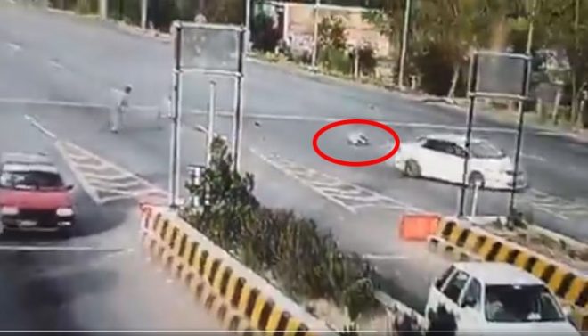 پشاور موٹروے ٹول پلازہ پر گاڑی کی ٹکر سے زخمی ہونے والا اہلکار چل بسا