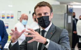 فرانسیسی صدر ایمانویل ماکروں کو تھپڑ پڑ گیا
