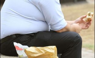 مذاق اُڑائے جانے پر موٹے لوگ زیادہ کھاتے ہیں، تحقیق