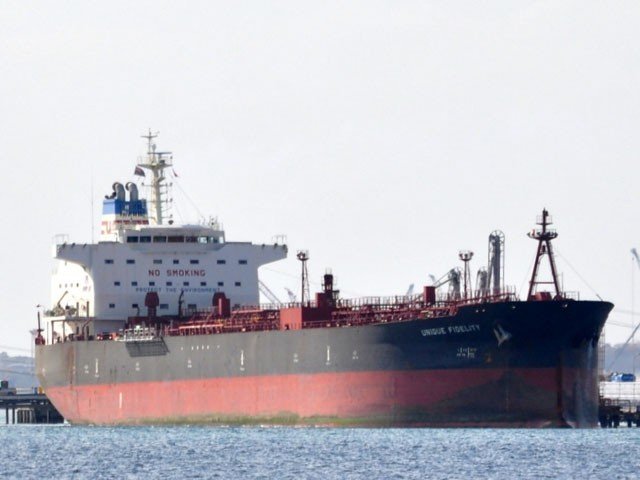 خلیج عمان میں اسرائیلی کمپنی کے آئل ٹینکر پر حملہ، 2 افراد ہلاک