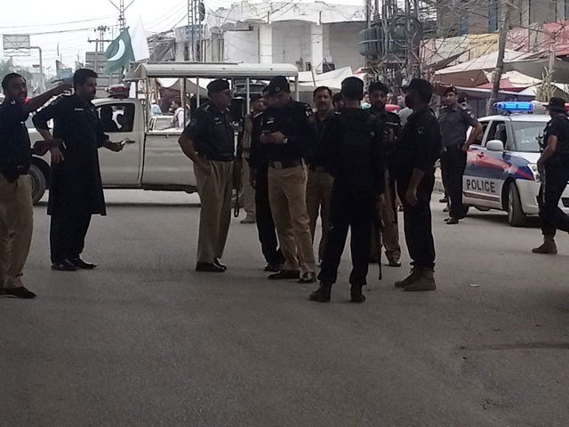 پشاور حیات آباد میں پولیس وین پر دستی بم سے حملہ، اہلکار شہید