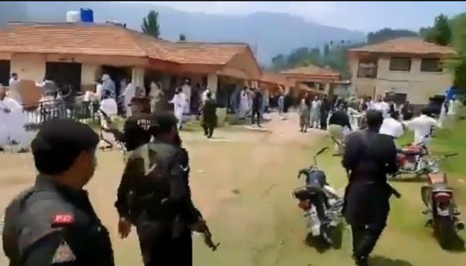 آزاد کشمیر انتخابات: ڈل چٹیاں میں پولیس پارٹی پر حملہ، 5 اہلکار زخمی