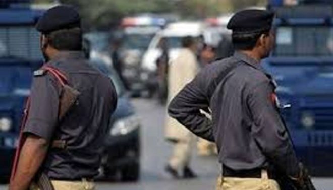 کراچی: دو مبینہ پولیس اہلکاروں نے مقامی صحافی کو لوٹ لیا