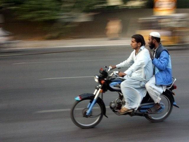 کراچی میں ڈبل سواری پر پابندی عائد