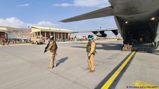 کابل ہوائی اڈے پر مغربی فورسز کی فائرنگ میں ایک افغان گارڈ ہلاک