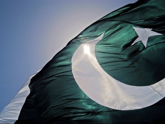 دنیا کے سب سے بڑے پاکستانی پرچم کی کراچی میں تیاری شروع