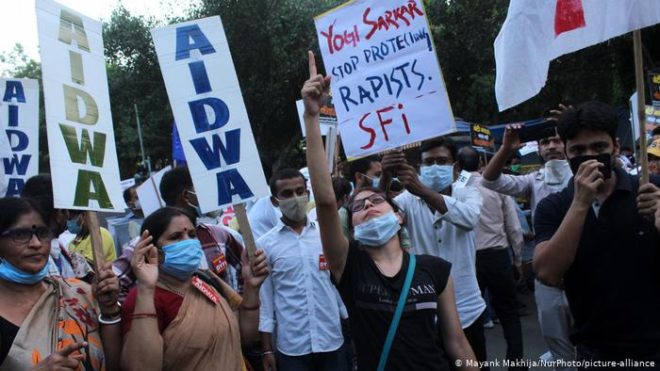 بھارت: ریپ کے ملزموں کے خلاف کارروائی نہ ہونے پر خود سوزی