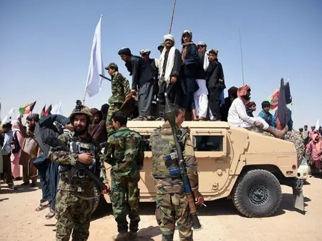 طالبان نے قندوز ائیرپورٹ اور فوجی ہیڈکوارٹر پر قبضہ کرلیا