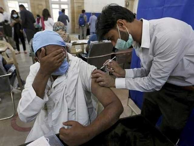 سندھ؛ بغیر شناختی کارڈ والے بالغ افراد کی ویکسی نیشن کا عمل شروع