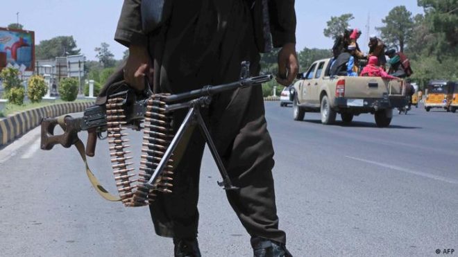 طالبان نے چار افراد کی لاشیں چوک میں لٹکا دیں