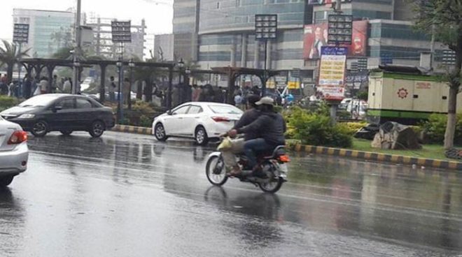 کراچی سمیت سندھ کے مختلف شہروں میں آج بھی بارش کا امکان