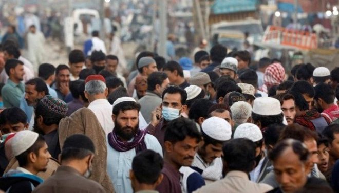 پاکستان میں کورونا مثبت کیسز کی شرح 4 فیصد سے کم، مزید 52 افراد انتقال کر گئے