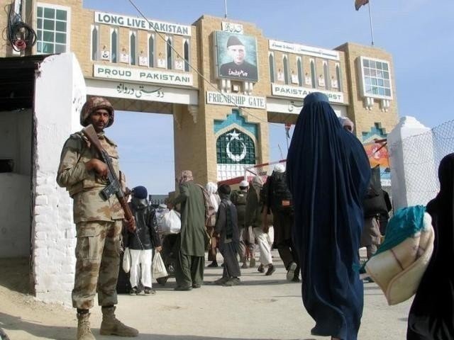 چمن بارڈر بند؛ طالبان کا پاکستان سے سابق افغان حکومت سے کئے معاہدے پر عمل کا مطالبہ