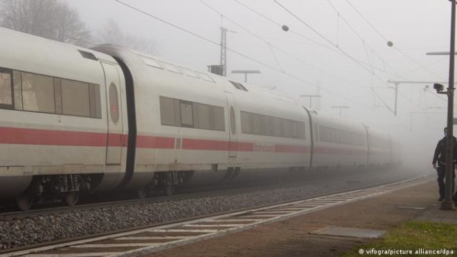 جرمن ٹرین میں چاقو زنی، تین افراد زخمی، مشتبہ حملہ آور گرفتار