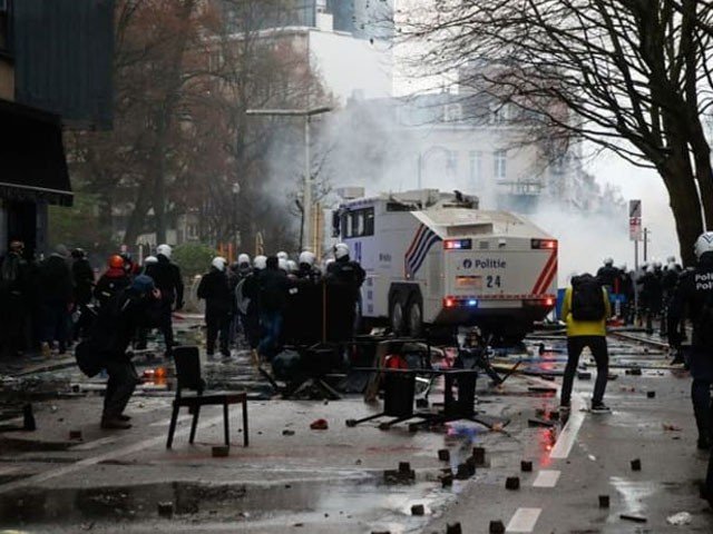 بیلجیم میں کورونا پابندیوں کیخلاف احتجاج،پولیس اورمظاہرین میں جھڑپیں