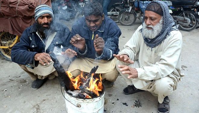 کراچی میں سرد ہواؤں کے ڈیرے، درجہ حرارت 10 سے گر گیا