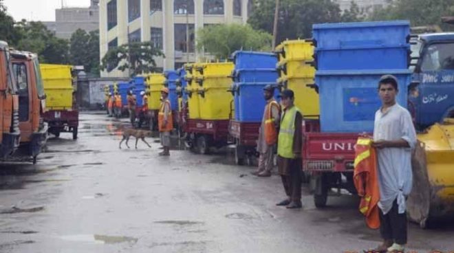 کراچی: بلدیاتی ملازمین کی ہڑتال، سالڈ ویسٹ نے شہر کی صفائی کا انتظام سنبھال لیا