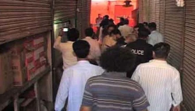 کراچی: جامع کلاتھ مارکیٹ پر کسٹمز کی کارروائی، فریقین کا الگ الگ مؤقف