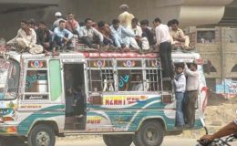 کراچی میں کورونا کے وار جاری، پبلک ٹرانسپورٹ میں ایس اوپیز کی سرعام خلاف ورزی