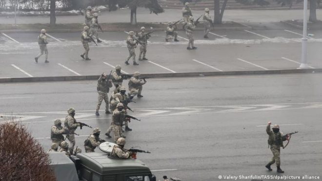 قزاقستان بدامنی: کئی سکیورٹی اہلکار اور مظاہرین ہلاک