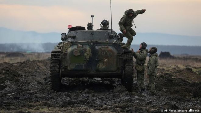 روس یوکرائن پر فوج کشی کے لیے بہانے کی تلاش میں ہے، امریکا