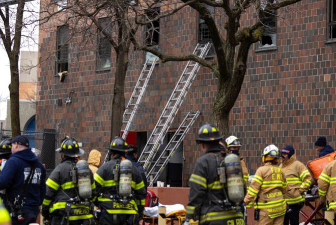 نیویارک کے اپارٹمنٹ میں آتشزدگی، 9 بچوں سمیت 19 افراد ہلاک