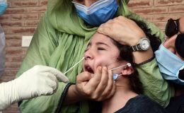 پاکستان میں کورونا کا 16 سال سے کم عمر بچوں پر وار، پی ایم اے نے صورتحال خطرناک قرار دے دی