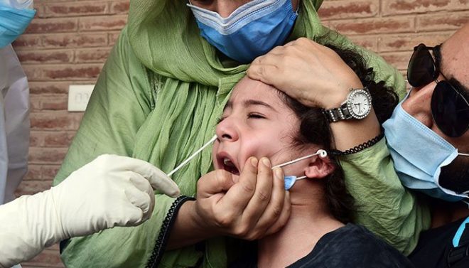 پاکستان میں کورونا کا 16 سال سے کم عمر بچوں پر وار، پی ایم اے نے صورتحال خطرناک قرار دے دی