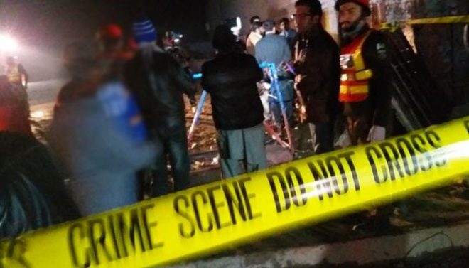 پشاور میں پولیس پر دستی بم کے حملوں میں تین اہلکار زخمی ہو گئے