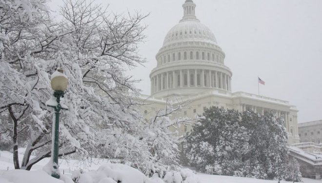 امریکا میں میں موسم کی پہلی برف باری، کئی ریاستوں میں ایمرجنسی نافذ
