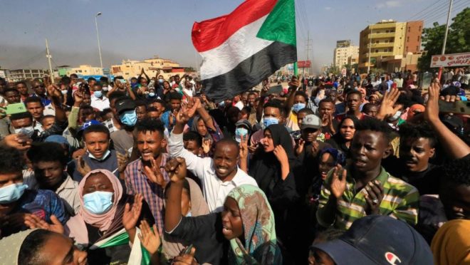 سوڈان میں ہزاروں افراد کے فوج مخالف مظاہروں سے قبل ٹیلی مواصلاتی نظام درہم برہم