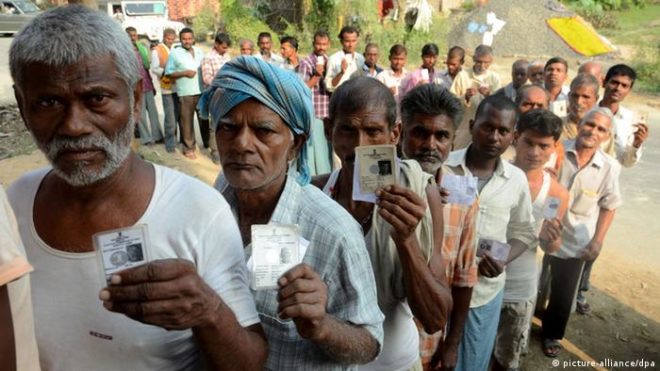 بھارت: یوپی اسمبلی انتخابات میں پہلے مرحلے کی پولنگ