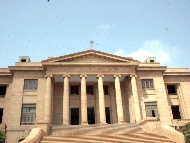کراچی میں 5 منزلہ غیر قانونی عمارت کو مسمار کرنے کا حکم