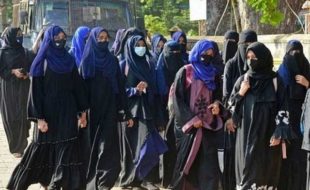 بھارت کے صوبہ کرناٹک کی ہائی کورٹ نے حجاب پر پابندی لگا دی