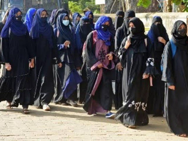 کرناٹک ہائیکورٹ کا جانبدارانہ فیصلہ، حجاب پر پابندی برقرار رکھنے کا حکم