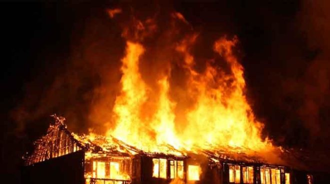 کراچی: شانتی نگر میں جھونپڑیوں میں آگ لگنے سے 4 کمسن بہن بھائی جاں بحق