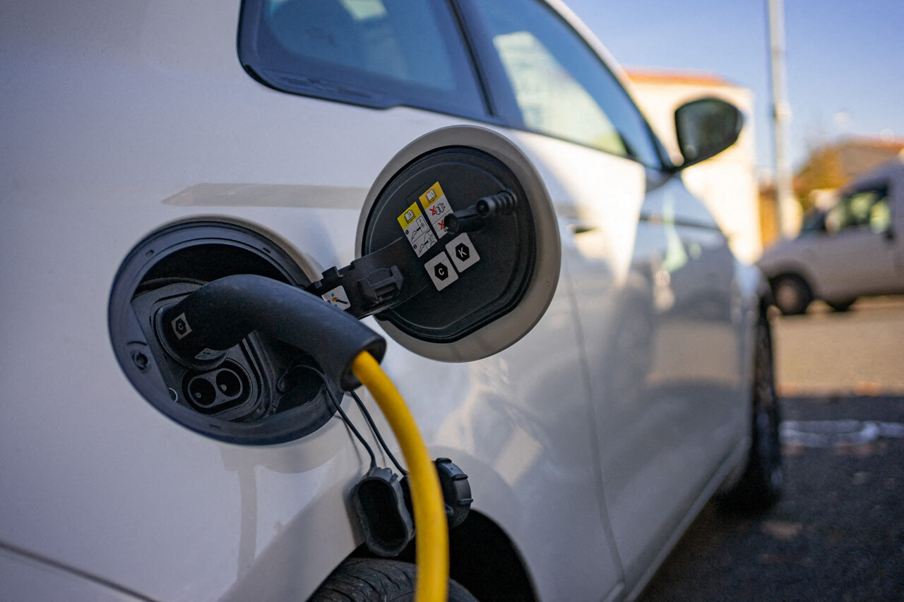 france-relaunches-e200-month-electric-car-lease-scheme-for-low-income-households