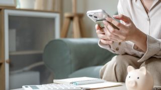 Bank Transfers to Face Multi-Day Holiday Block Over Christmas, French Urged to Plan Ahead