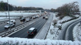France Braces for Widespread Snow, Ice, and Avalanche Risk as 35 Departments Remain on Alert
