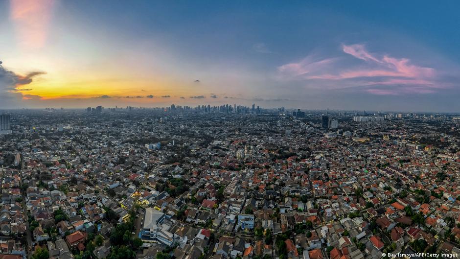 Jakarta Overtakes Tokyo as World's Most Populous City, Grappling with Extreme Contrasts