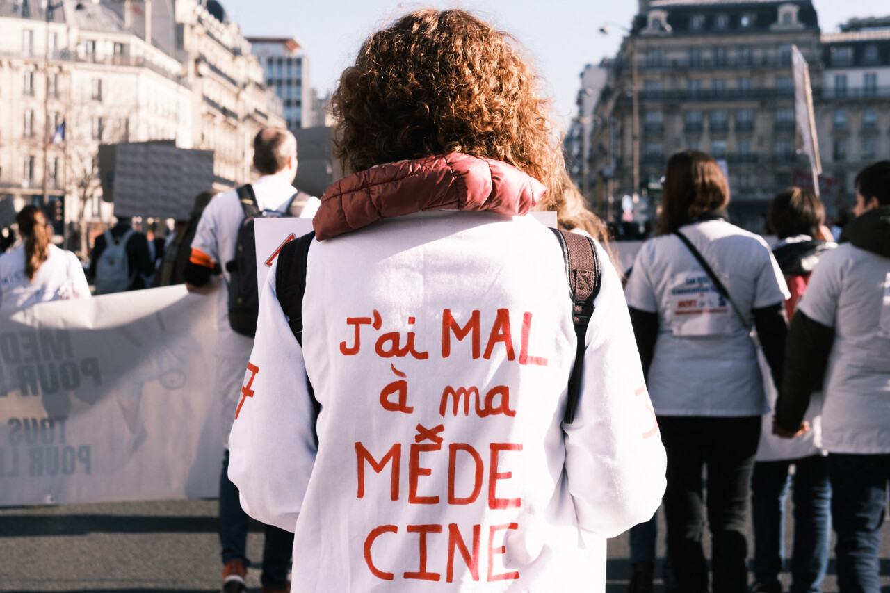 French Liberal Doctors Launch Unprecedented Strike Action Over 2026 Health Budget