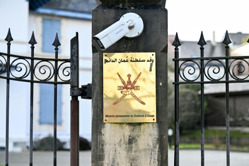 US-Iran Nuclear Talks Resume Amid Military Posturing