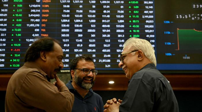 Pakistan Stock Exchange Soars 6.6% as Oil Prices Plunge